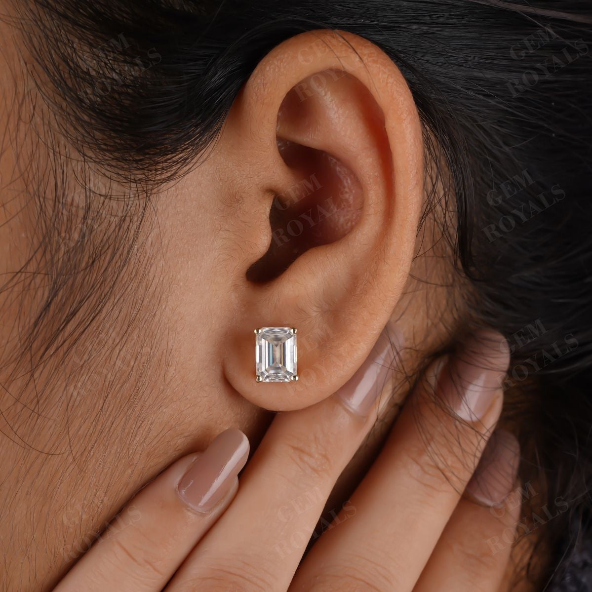 Essential Natural Emerald Solitaire Stud Earring